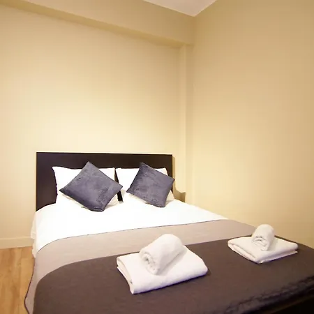 Stunning 2 Bedroom Apt. Heart Of The City! *