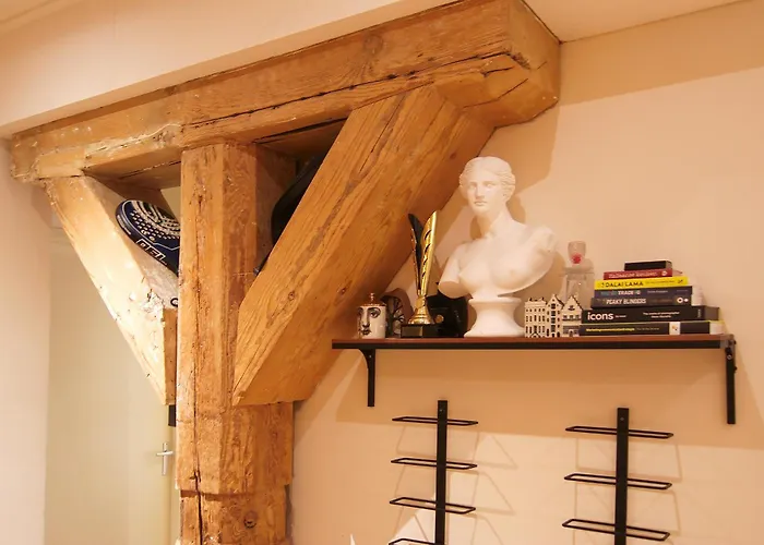 Apartment Stunning 2 Bedroom Apt. Heart Of The City!