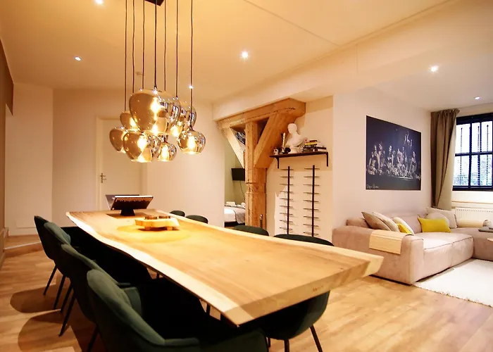 Stunning 2 Bedroom Apt. Heart Of The City! Apartment