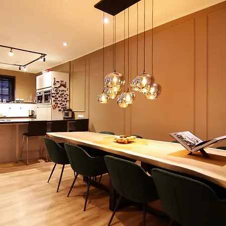 Stunning 2 Bedroom Apt. Heart Of The City!