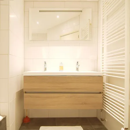 Stunning 2 Bedroom Apt. Heart Of The City! *