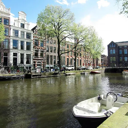 Stunning 2 Bedroom Apt. Heart Of The City! *