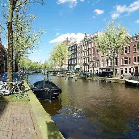 Stunning 2 Bedroom Apt. Heart Of The City! *