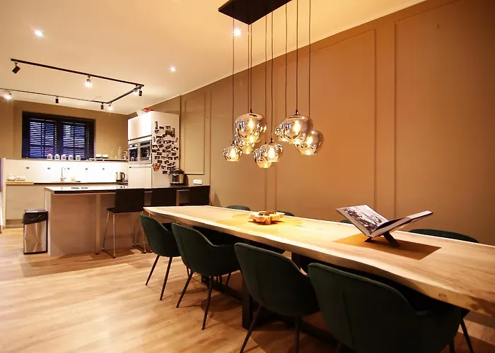 Stunning 2 Bedroom Apt. Heart Of The City!