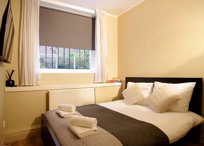 Stunning 2 Bedroom Apt. Heart Of The City!